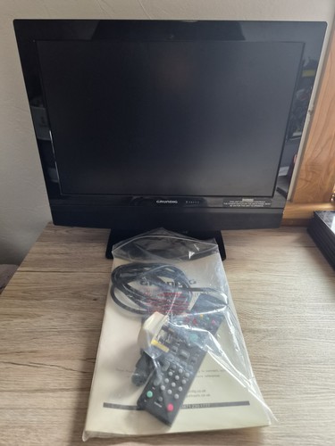 Lcd grundig pollici con - lcd,